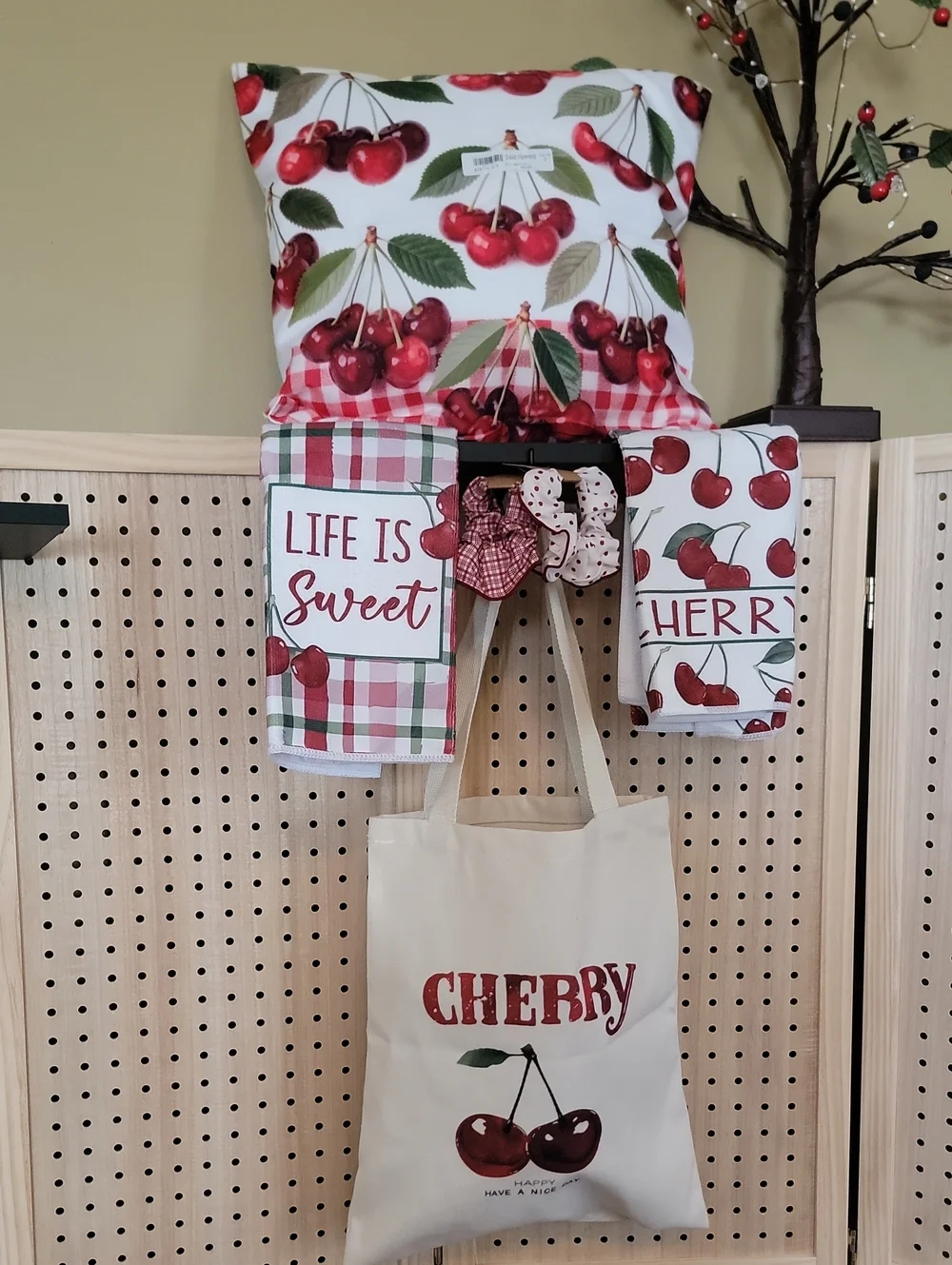 GIFTABLE TOTES Cherry Print Tote and PILLOW Linen Set - Red and Green